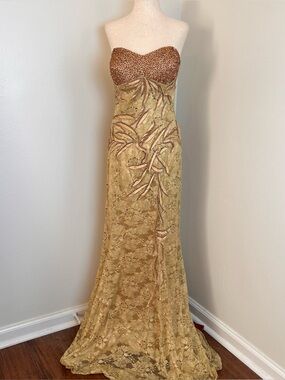 Vintage Y2K Gold strapless lace beaded prom dress Size: XL